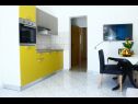 Appartamenti Almond A1(2+2), A2(4+2), A3(4+2) Vir - Riviera Zadar  - Appartamento - A1(2+2): la cucina con la sala da pranzo