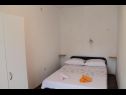 Appartamenti Snjeza - 80 m from beach: A1 Studio (4), A2 Apartman (2+2) Vir - Riviera Zadar  - Appartamento - A2 Apartman (2+2): la camera da letto