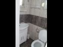 Appartamenti Snjeza - 80 m from beach: A1 Studio (4), A2 Apartman (2+2) Vir - Riviera Zadar  - Appartamento - A2 Apartman (2+2): il bagno con la toilette