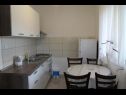 Appartamenti Snjeza - 80 m from beach: A1 Studio (4), A2 Apartman (2+2) Vir - Riviera Zadar  - Appartamento - A2 Apartman (2+2): la cucina con la sala da pranzo