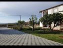 Appartamenti Sime - sea view: A1(4+1) Vrsi - Riviera Zadar  - il cortile