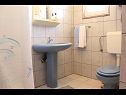 Appartamenti e camere Jagoda - comfy and cozy : A1 Lijevi (3+2), A2 Desni (3+2), R1(4) Zadar - Riviera Zadar  - Appartamento - A1 Lijevi (3+2): il bagno con la toilette