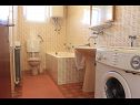 Appartamenti e camere Jagoda - comfy and cozy : A1 Lijevi (3+2), A2 Desni (3+2), R1(4) Zadar - Riviera Zadar  - Camera - R1(4): il bagno con la toilette