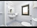 Appartamenti Dome - 150m from sea: A22(2), A32(2), A33(2) Zadar - Riviera Zadar  - Appartamento - A32(2): il bagno con la toilette