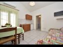Appartamenti Dome - 150m from sea: A22(2), A32(2), A33(2) Zadar - Riviera Zadar  - Appartamento - A32(2): la cucina con la sala da pranzo