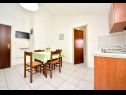 Appartamenti Dome - 150m from sea: A22(2), A32(2), A33(2) Zadar - Riviera Zadar  - Appartamento - A33(2): la cucina con la sala da pranzo