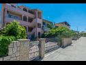 Appartamenti Marinka - with backyard; A1(4), A2(4) Zadar - Riviera Zadar  - la casa