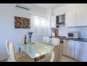 Appartamenti Marinka - with backyard; A1(4), A2(4) Zadar - Riviera Zadar  - Appartamento - A1(4): la cucina con la sala da pranzo