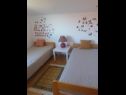 Appartamenti Marinka - with backyard; A1(4), A2(4) Zadar - Riviera Zadar  - Appartamento - A2(4): la camera da letto
