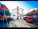 Appartamenti Ivan Z2 - 250 m from beach: A2(4) Zadar - Riviera Zadar  - il parcheggio