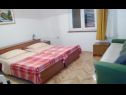 Appartamenti Miki - 50 M from the beach : A1(4+1), A2(4+1), A3(4+1) Zadar - Riviera Zadar  - Appartamento - A1(4+1): la camera da letto