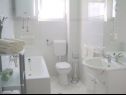 Appartamenti Ivan - with large terrace : A1(5) Zadar - Riviera Zadar  - Appartamento - A1(5): il bagno con la toilette