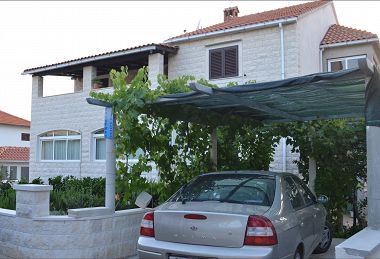 Appartamenti Marino - near family friendly beach: A1(2+3), A2(2+2) Supetar - Isola di Brac 