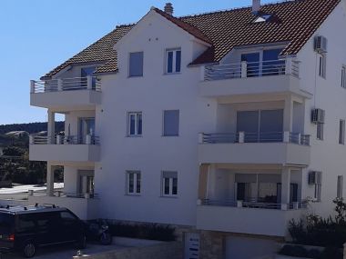 Appartamenti Louis - 250m to the beach: A1(6) Supetar - Isola di Brac 