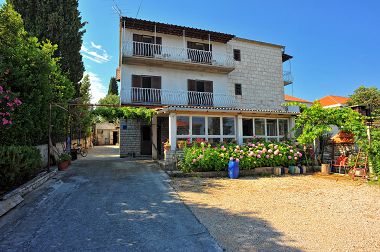Appartamenti Mar - 50 m from beach: A1(4+1), A2(4+1), A3(4+1) Sutivan - Isola di Brac 