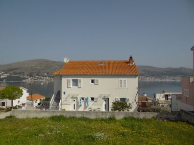 Appartamenti Tomislav - 120 m from beach: A1(2), A2(2) Okrug Donji - Isola di Ciovo 