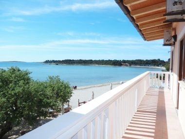 Appartamenti Real - 10 m from sea : A7(2+2), A8(2+2) Medulin - Istria 