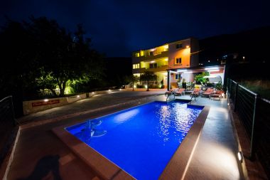 Appartamenti Mariska - with swimming pool: A1(6+2), A2(6+2) Podstrana - Riviera Split 