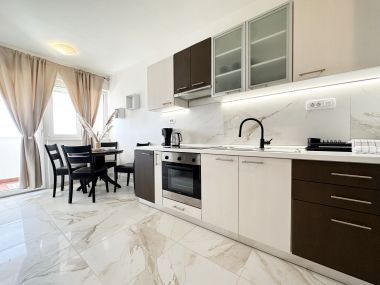 Appartamenti Maja - free Wifi: A1(2+1) Split - Riviera Split 