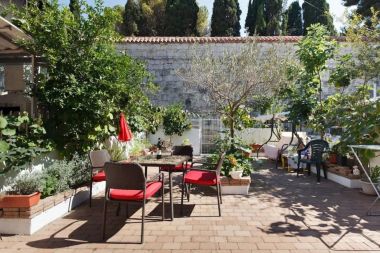 Appartamenti Ana - central with garden: A1(4) Split - Riviera Split 