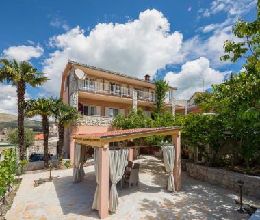 Appartamenti Dora - free parking: A1(4), SA2(3), A3(2+2) Trogir - Riviera Trogir 