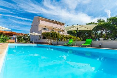 Appartamenti Mlađo - swimming pool: A1(4+2), A2(4+2), A3(2+2), A4(2+2) Privlaka - Riviera Zadar 