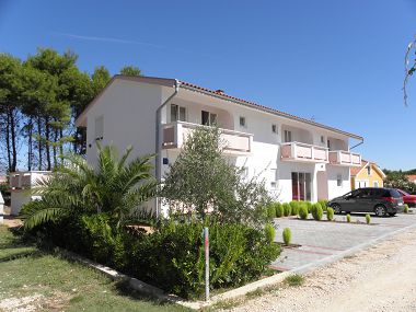 Appartamenti VINK - 80 m from beach A2(4), A3(4), A4(4) Vir - Riviera Zadar 