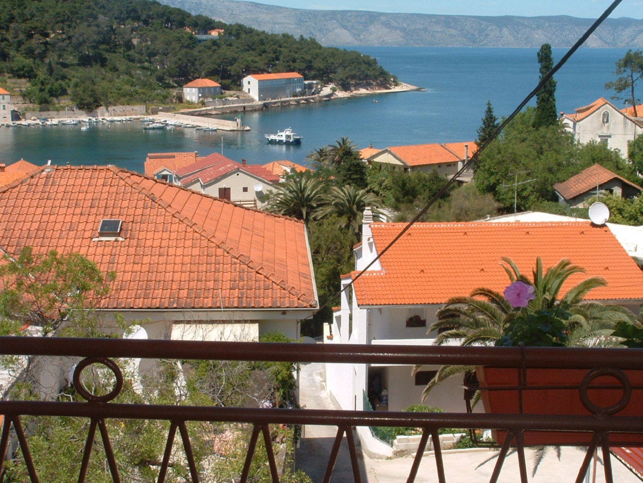 Appartamenti Dioniza - 150 m from beach: A1(2+2), A2(3), A3(2+2) Jelsa - Isola di Hvar 