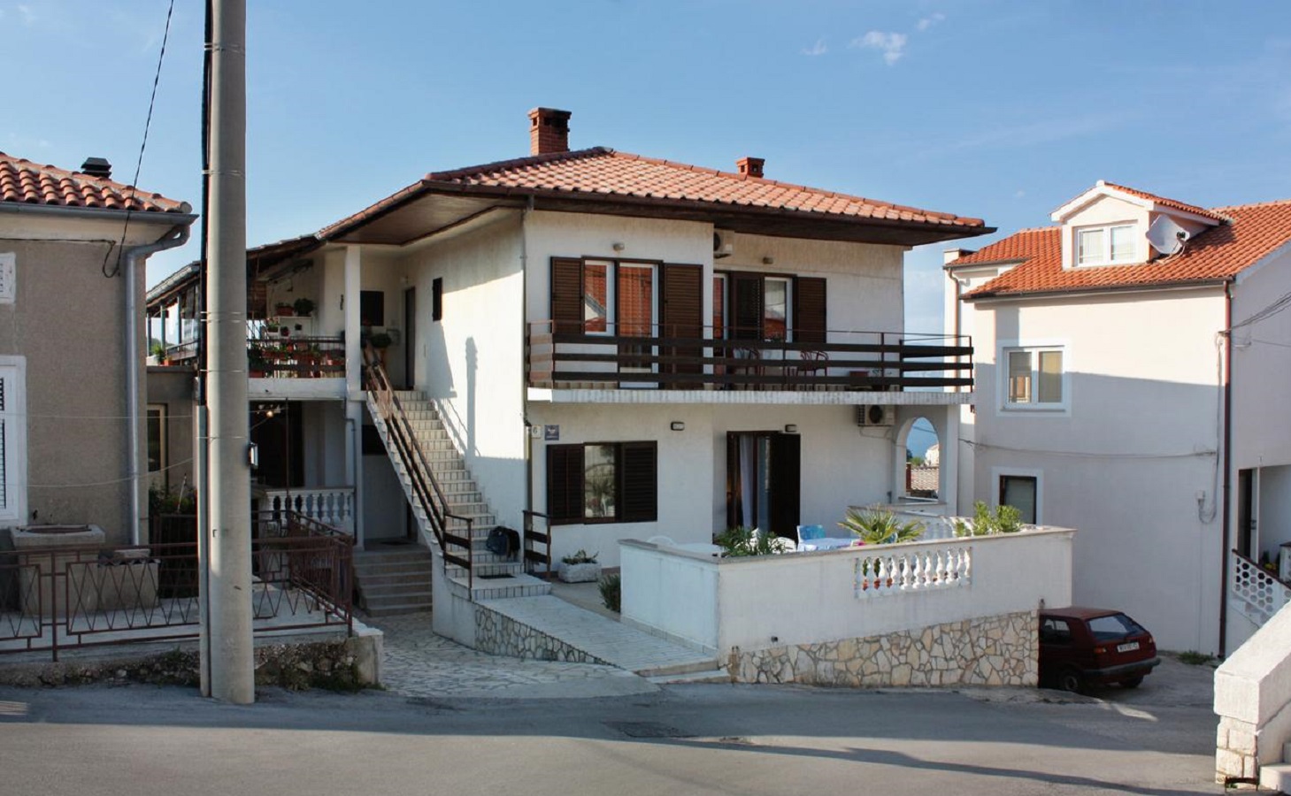 Appartamenti e camere Luka - with parking; A2(2+2), R1(2), R2(2) Vrbnik - Isola di Krk 