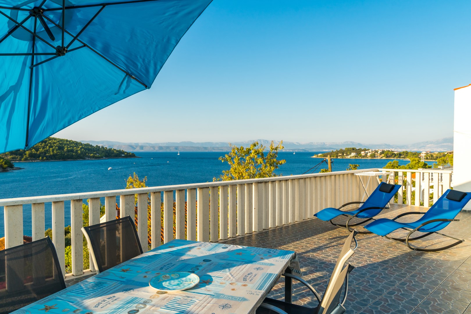 Appartamenti Angie - terrace with sea view:q A1(2+1) Necujam - Isola di Solta 