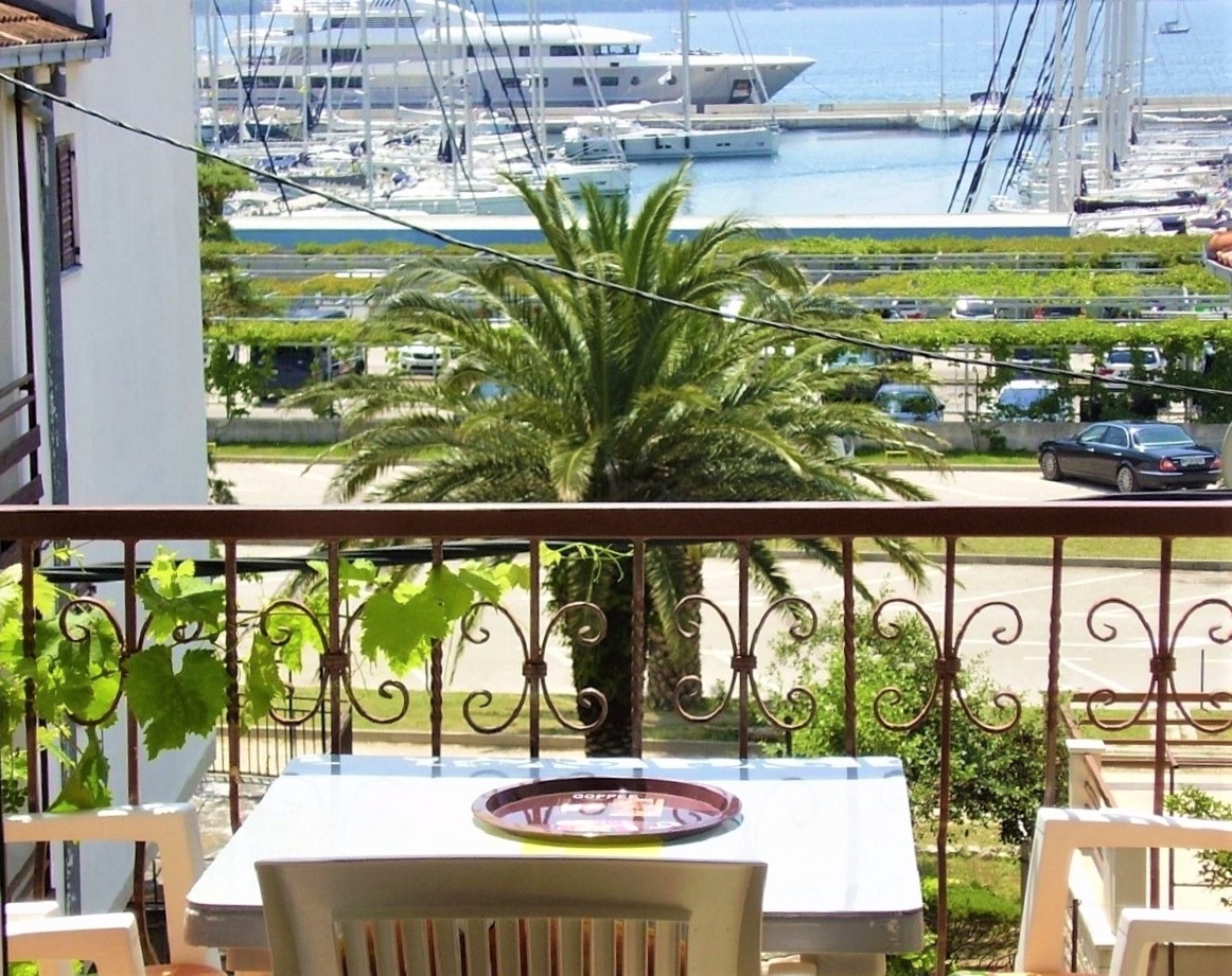 Appartamenti Gorda - 50m from the sea: A1(2+2) Kastel Gomilica - Riviera Split 