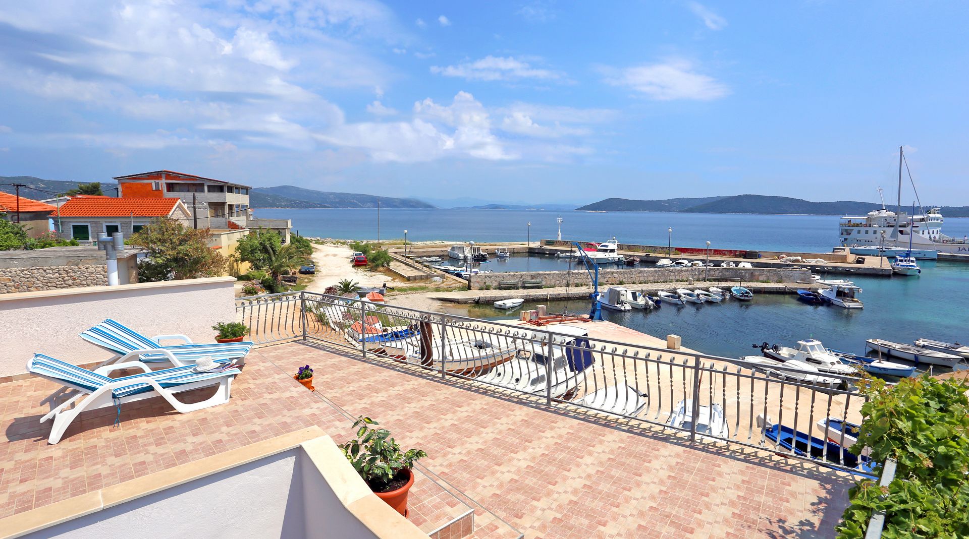Appartamenti Marija - beautiful sea view: A1(4+1) Drvenik Mali (Isola di Drvenik Mali) - Riviera Trogir 