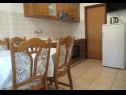 Appartamenti Ena - near marina "Kornati": A1(4), A2(2) Biograd - Riviera Biograd  - Appartamento - A2(2): la cucina con la sala da pranzo