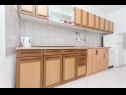 Appartamenti Zri - low-cost and spacious: A1(6+2) Biograd - Riviera Biograd  - Appartamento - A1(6+2): la cucina con la sala da pranzo