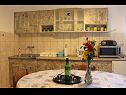 Appartamenti Suzi - parking: A1(3), A2(4) Bol - Isola di Brac  - Appartamento - A2(4): la cucina con la sala da pranzo