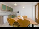Appartamenti Lemar - with parking: A2 ANTIQUE(4), SA3(2), A5 YELLOW SKY(2), A6 LIGHT(2+1) Bol - Isola di Brac  - Appartamento - A2 ANTIQUE(4): la cucina con la sala da pranzo