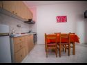 Appartamenti Desa - sea view : A2(2), A1(4+1) Bol - Isola di Brac  - Appartamento - A1(4+1): la cucina con la sala da pranzo