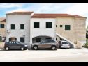 Appartamenti Nikola - comfortable: A1(4), A2(4), A3(4) Bol - Isola di Brac  - il parcheggio