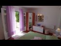 Appartamenti e camere Cvita - 150 m from pebble beach: SA1(2), A2(2+1), SA3(2), A4(4) Bol - Isola di Brac  - Studio appartamento - SA1(2): la camera da letto