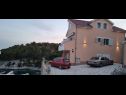 Appartamenti Ivano - 20 m from Sea: A1(6), A2(2+1), A3(2+1), A4(2), A5(2) Baia Osibova (Milna) - Isola di Brac  - Croazia - il bagno con la toilette