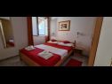 Appartamenti Ivano - 20 m from Sea: A1(6), A2(2+1), A3(2+1), A4(2), A5(2) Baia Osibova (Milna) - Isola di Brac  - Croazia - Appartamento - A2(2+1): la camera da letto
