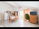 Appartamenti Orange - 30m from beach : A1(4) Postira - Isola di Brac  - Appartamento - A1(4): la cucina con la sala da pranzo