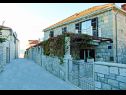 Appartamenti Zoran - 30 m from beach: A1(4) Postira - Isola di Brac  - la casa