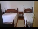 Appartamenti Nikša - 10 m from beach: A1 Narancasti(5), A2 Zeleni(3) Postira - Isola di Brac  - Appartamento - A2 Zeleni(3): la camera da letto