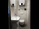 Appartamenti Mika - 150m from the sea A1(6), A2(4) Postira - Isola di Brac  - Appartamento - A1(6): il bagno con la toilette