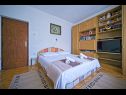 Appartamenti Pavo - 80 m from beach: A1(5) Postira - Isola di Brac  - Appartamento - A1(5): la camera da letto