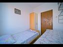 Appartamenti Pavo - 80 m from beach: A1(5) Postira - Isola di Brac  - Appartamento - A1(5): la camera da letto