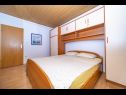 Appartamenti Zoran - 30 m from beach: A1(4) Postira - Isola di Brac  - Appartamento - A1(4): la camera da letto