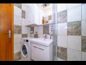 Appartamenti Zoran - 30 m from beach: A1(4) Postira - Isola di Brac  - Appartamento - A1(4): il bagno con la toilette