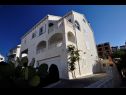 Appartamenti Pava - beautiful terrace & parking: A1(2+2) Postira - Isola di Brac  - la casa